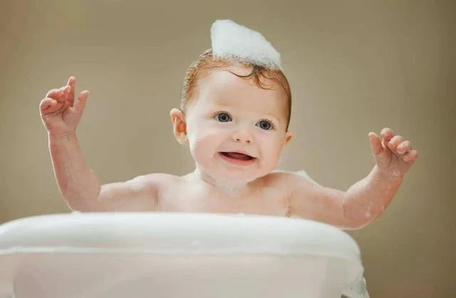 寶寶泡澡